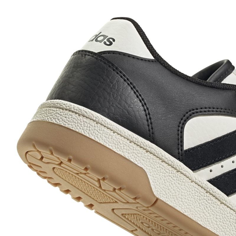 Tenis-adidas-para-niño-Break-Start-J-para-baloncesto-color-negro.-Detalle-1