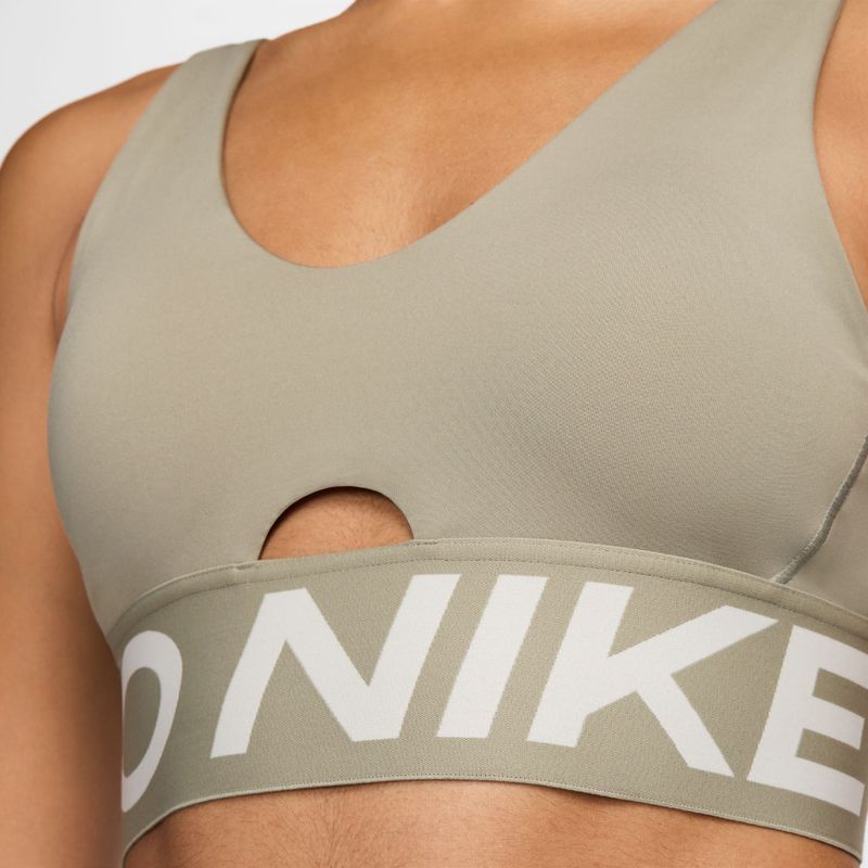 Top-nike-para-mujer-W-Np-Indy-Plunge-Bra-Bold-para-entrenamiento-color-verde.-Detalle-1