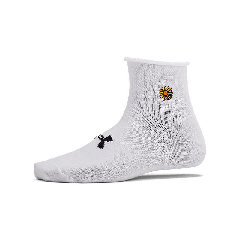 Medias-under-armour-para-mujer-Ua-W-Essential-Nov-3Pk-Qtr-para-entrenamiento-color-blanco.-Frente-Sobre-Modelo