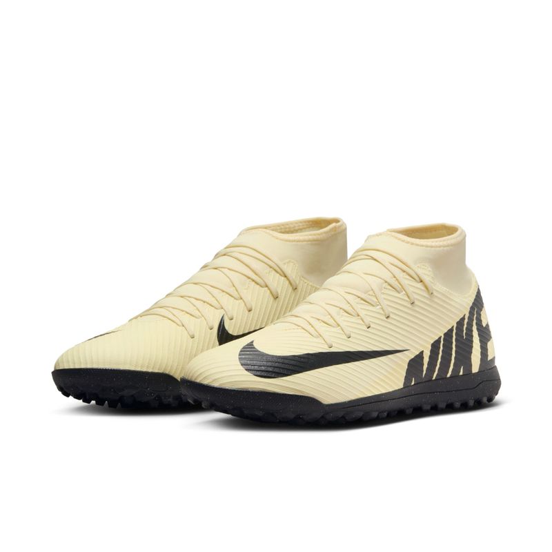 Guayos-nike-para-hombre-Superfly-9-Club-Tf-para-futbol-color-amarillo.-Par-Alineados