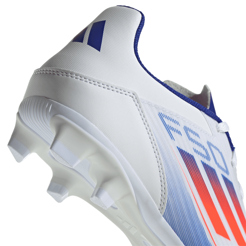 Guayos-adidas-para-hombre-F50-Club-Fxg-para-futbol-color-blanco.-Detalle-2