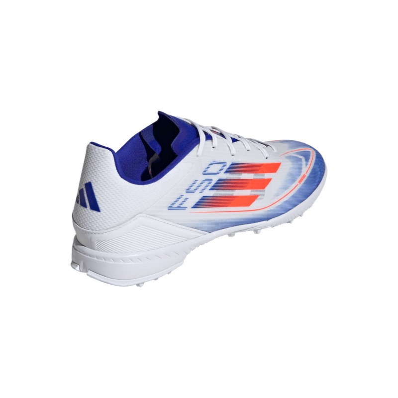 Guayos-adidas-para-hombre-F50-League-Tf-para-futbol-color-blanco.-Talon