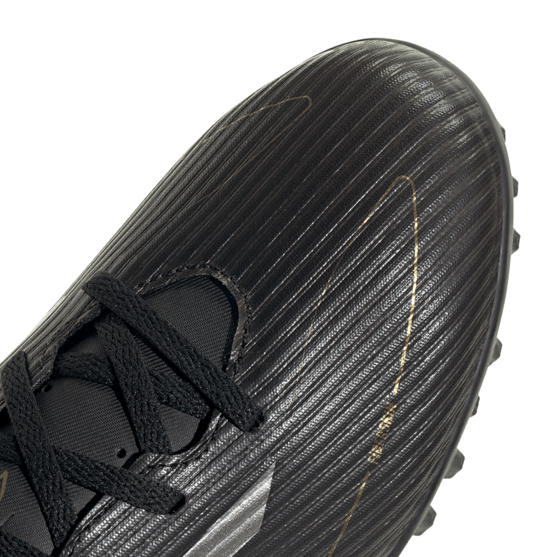 Guayos-adidas-para-hombre-F50-Club-Tf-para-futbol-color-negro.-Detalle-1
