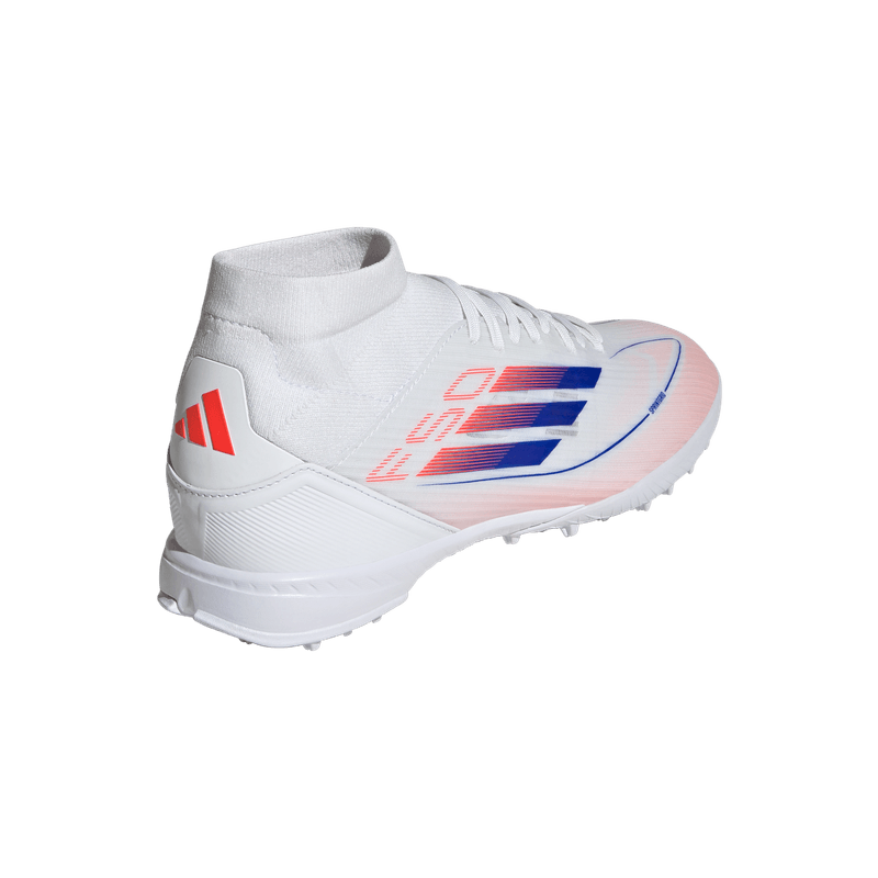 Guayos-adidas-para-mujer-F50-League-Mid-Tf-W-para-futbol-color-blanco.-Talon