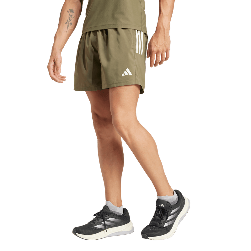 Pantaloneta-adidas-para-hombre-Otr-B-Short-para-correr-color-verde.-Frente-Sobre-Modelo