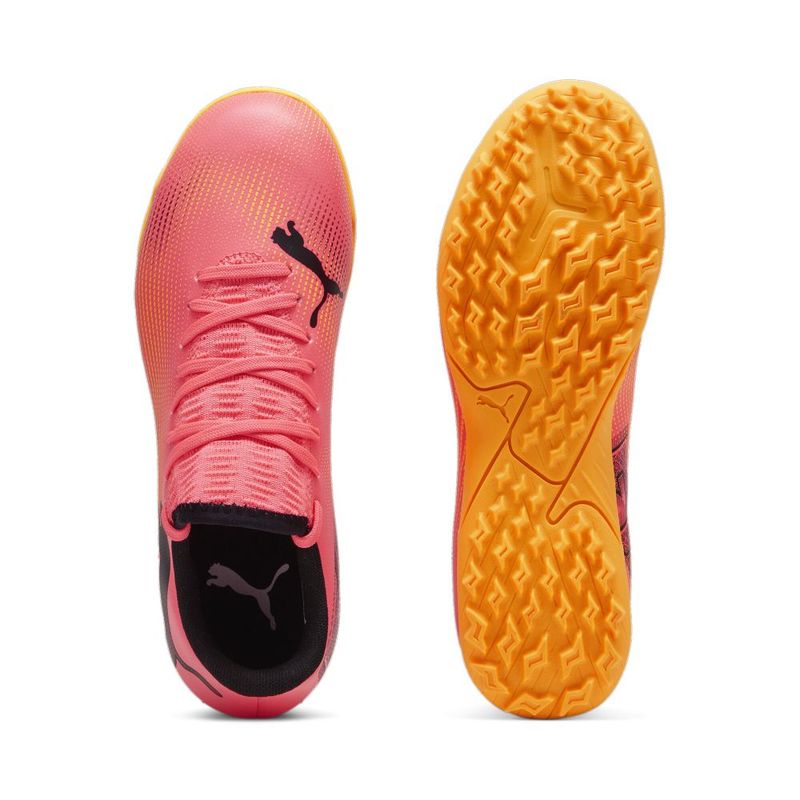 Guayos-puma-para-niño-Future-7-Play-Tt-Jr-para-futbol-color-rosado.-Suela