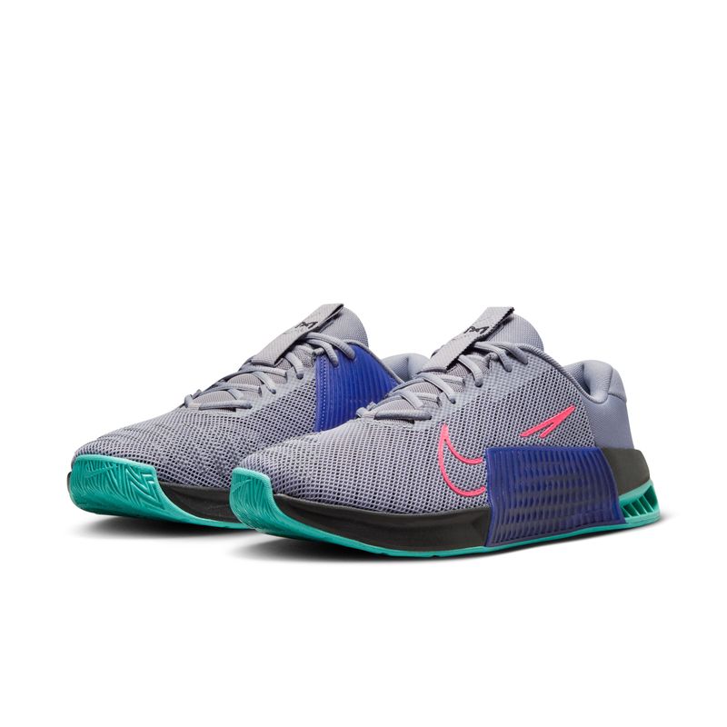 Tenis-nike-para-hombre-M-Nike-Metcon-9-para-entrenamiento-color-gris.-Par-Alineados
