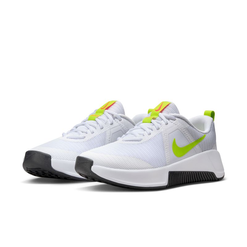 Tenis-nike-para-mujer-W-Nike-Mc-Trainer-3-para-entrenamiento-color-blanco.-Par-Alineados