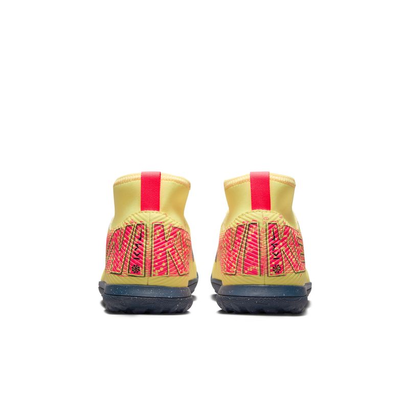Guayos-nike-para-niño-Jr-Superfly-10-Club-Km-Tf-para-futbol-color-naranja.-Talon