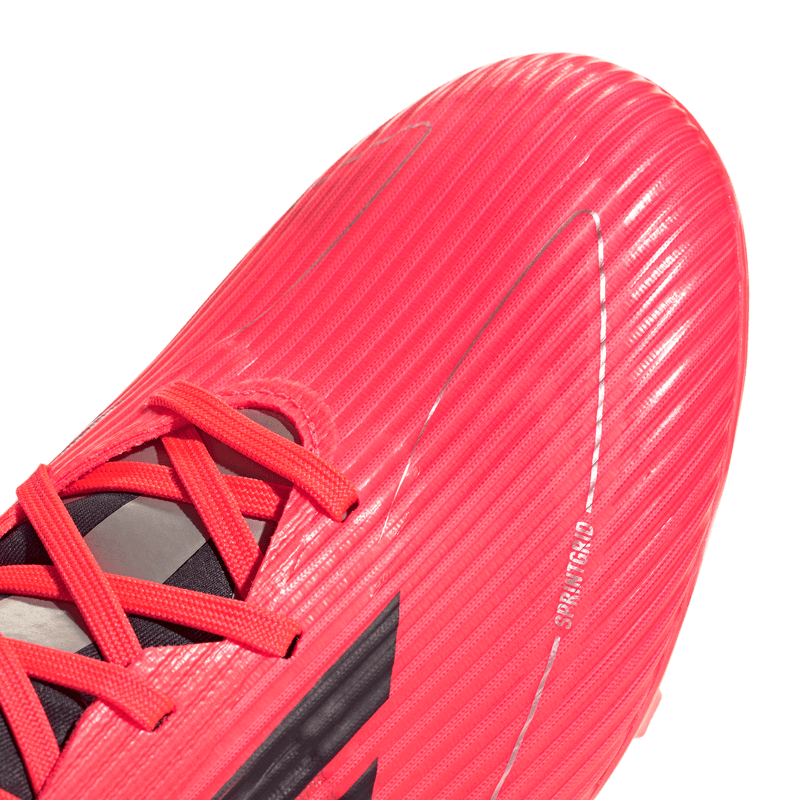 Guayos-adidas-para-hombre-F50-League-Fg-Mg-para-futbol-color-rosado.-Detalle-1