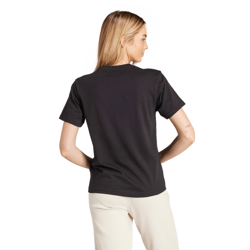 Camiseta-Manga-Corta-adidas-para-mujer-W-Camo-T-para-moda-color-negro.-Reverso-Sobre-Modelo