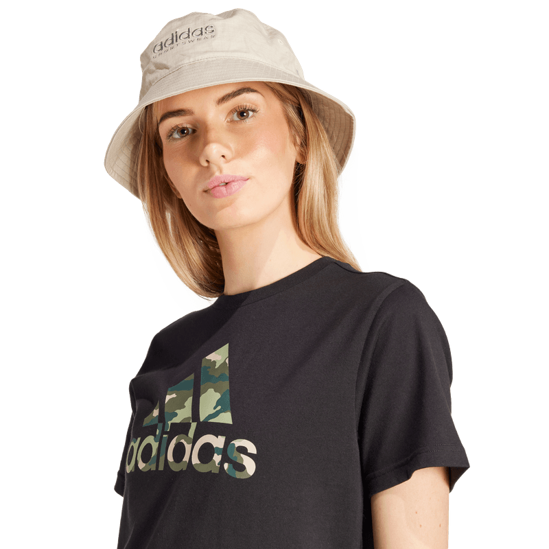Camiseta-Manga-Corta-adidas-para-mujer-W-Camo-T-para-moda-color-negro.-Detalle-3