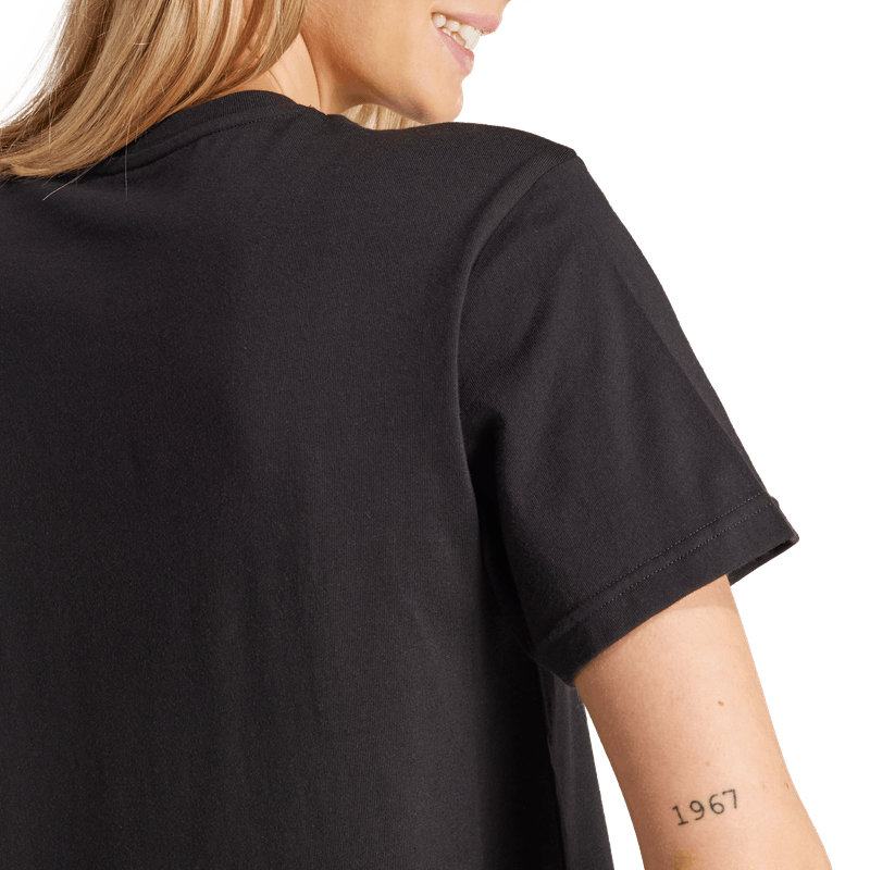 Camiseta-Manga-Corta-adidas-para-mujer-W-Camo-T-para-moda-color-negro.-Detalle-2