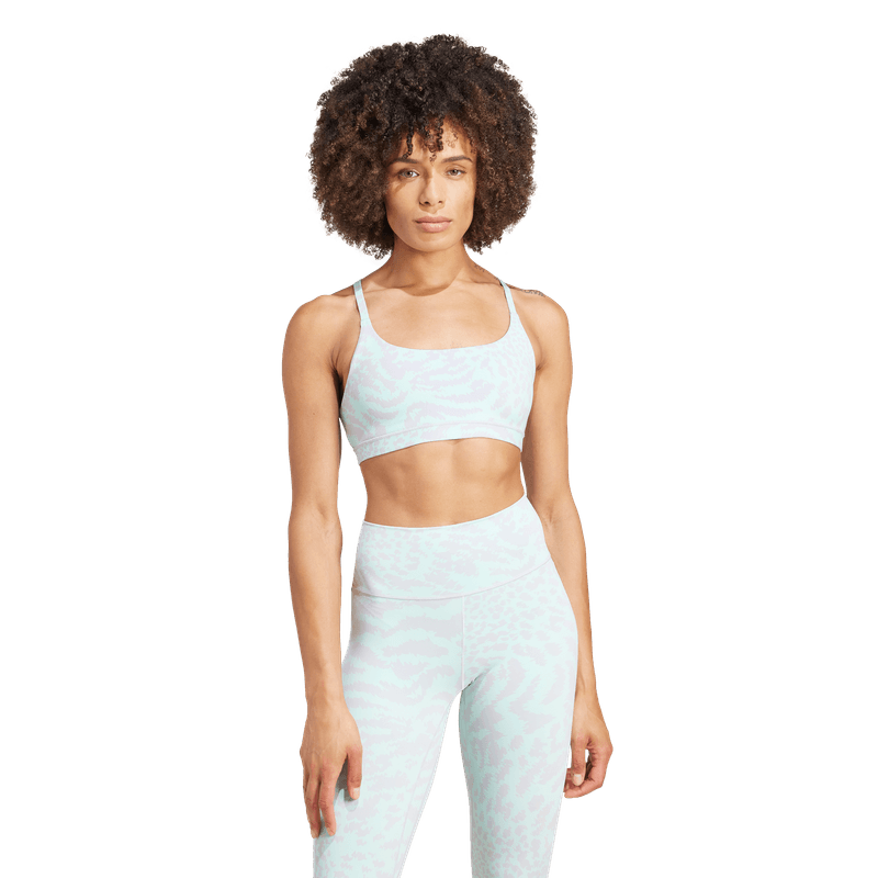 Top-adidas-para-mujer-All-Me-Ls-Aop-B-para-entrenamiento-color-azul.-Frente-Sobre-Modelo