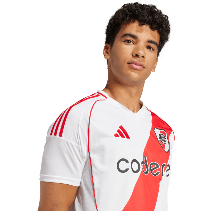 Camiseta-Manga-Corta-adidas-para-hombre-River-Plate-H-Jsy-para-futbol-color-blanco.-Detalle-3