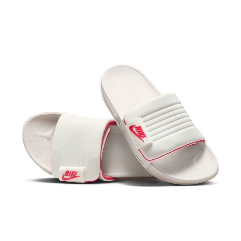 Tenis-nike-para-mujer-W-Nike-Offcourt-Adjust-Slide-para-moda-color-blanco.-Vista-Lateral-Sobre-Modelo