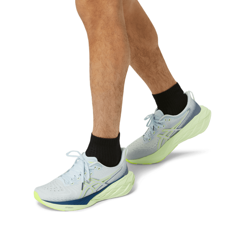 Tenis-asics-para-hombre-Novablast-4-para-correr-color-azul.-Detalle-2