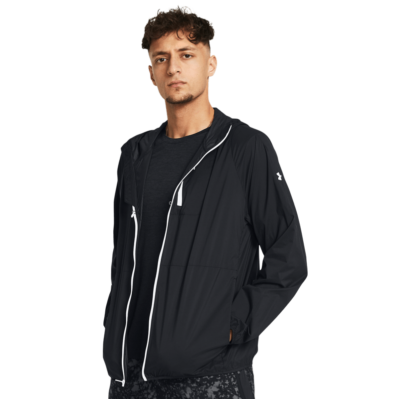 Chaqueta-under-armour-para-hombre-Launch-Lightweight-Jkt-para-correr-color-negro.-Frente-Sin-Modelo