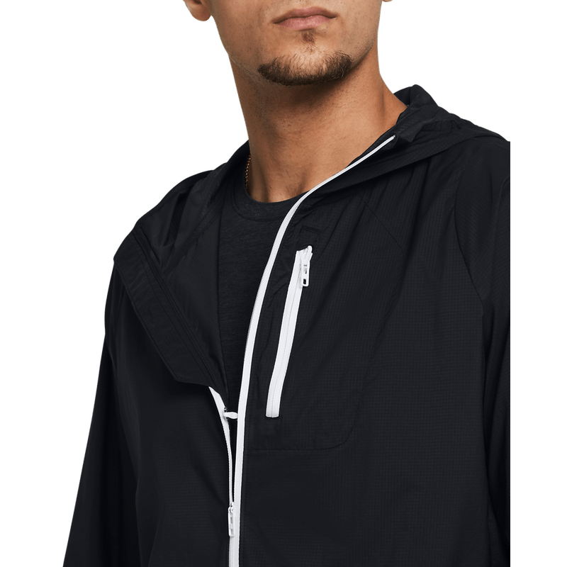 Chaqueta-under-armour-para-hombre-Launch-Lightweight-Jkt-para-correr-color-negro.-Cuello