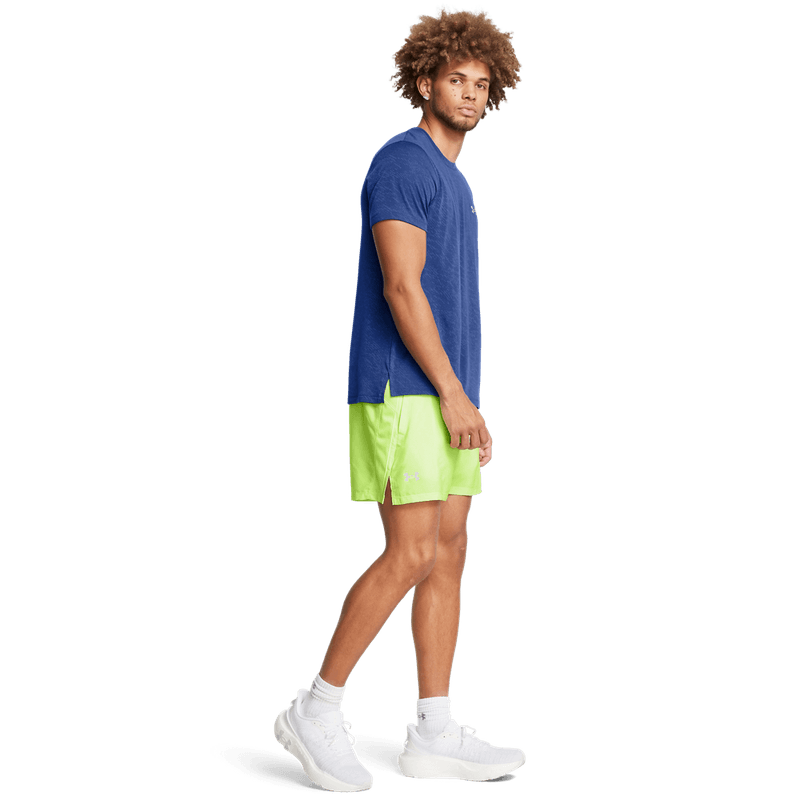Pantaloneta-under-armour-para-hombre-Ua-Launch-Shorts-5In-para-correr-color-verde.-Outfit-Completo