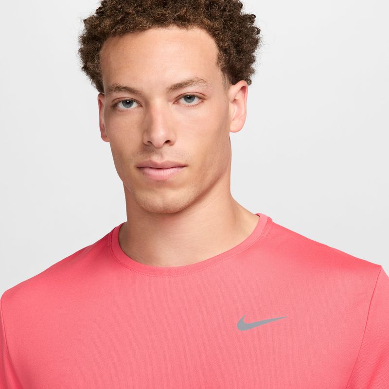 Camiseta-Manga-Corta-nike-para-hombre-M-Nk-Df-Uv-Miler-Ss-para-correr-color-rosado.-Detalle-5-