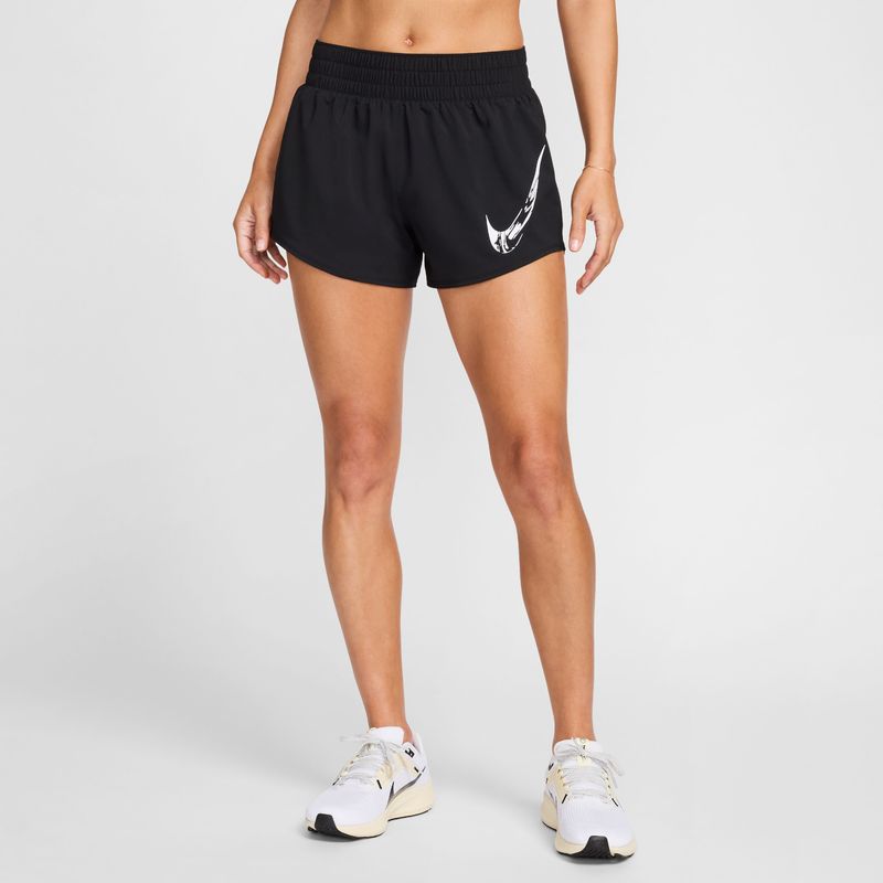 Pantaloneta-nike-para-mujer-W-Nk-One-Swh-Hb-Df-Mr-Br-Srt-para-correr-color-blanco.-Frente-Sobre-Modelo
