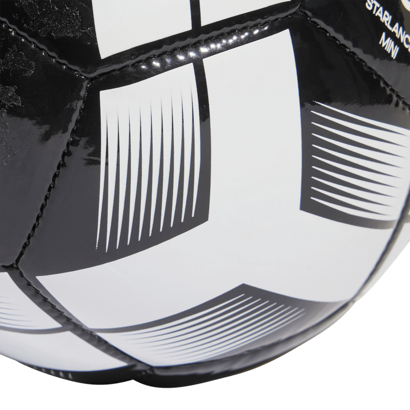 Balon-adidas-para-hombre-Starlancer-Mini-para-futbol-color-blanco.-Detalle-2