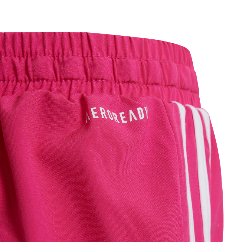 Pantaloneta-adidas-para-niña-G-3S-Sho-para-entrenamiento-color-multicolor.-Reverso-Sobre-Modelo