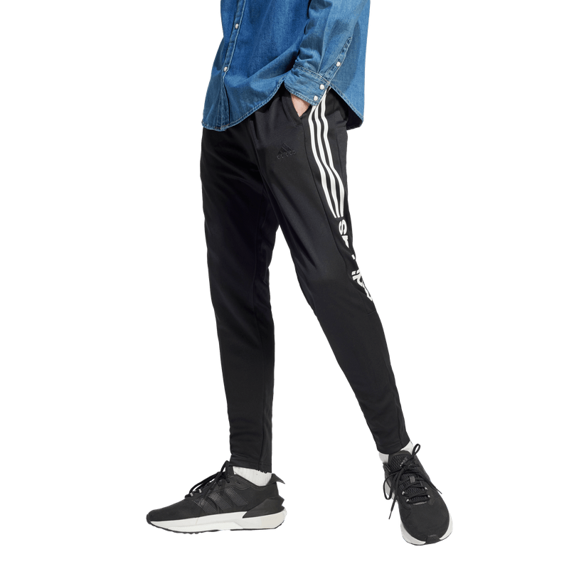 Pantalon-adidas-para-hombre-M-Tiro-Wm-Pt-para-moda-color-negro.-Frente-Sobre-Modelo