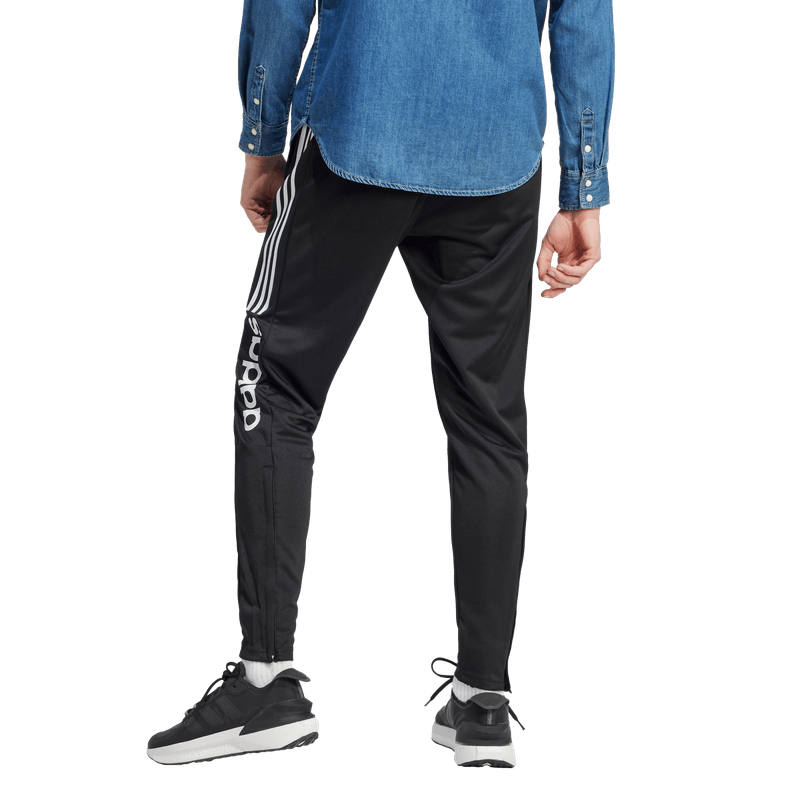 Pantalon-adidas-para-hombre-M-Tiro-Wm-Pt-para-moda-color-negro.-Reverso-Sobre-Modelo