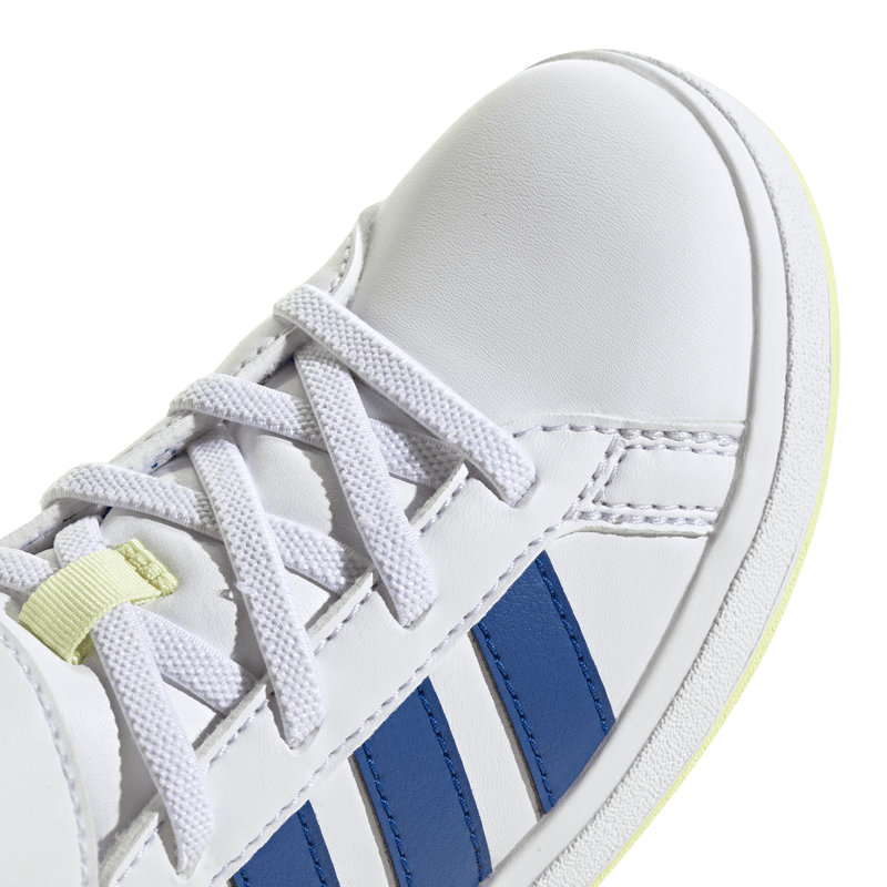 Tenis-adidas-para-niño-Grand-Court-Mid-K-para-moda-color-blanco.-Detalle-2