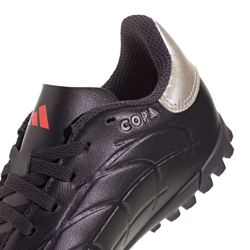 Guayos-adidas-para-niño-Copa-Pure-2-Club-Tf-J-para-futbol-color-morado.-Detalle-1
