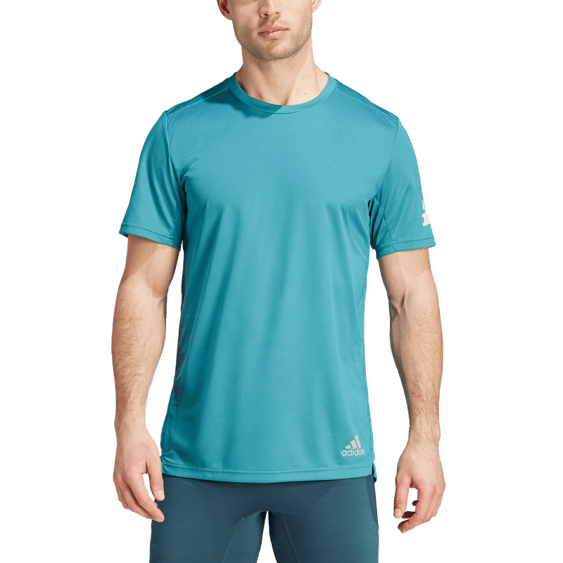Camiseta-Manga-Corta-adidas-para-hombre-Run-It-Tee-M-para-correr-color-azul.-Zoom-Frontal-Sobre-Modelo