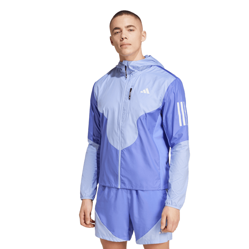 Chaqueta-adidas-para-hombre-Otr-B-Cb-Jkt-para-correr-color-azul.-Frente-Sobre-Modelo