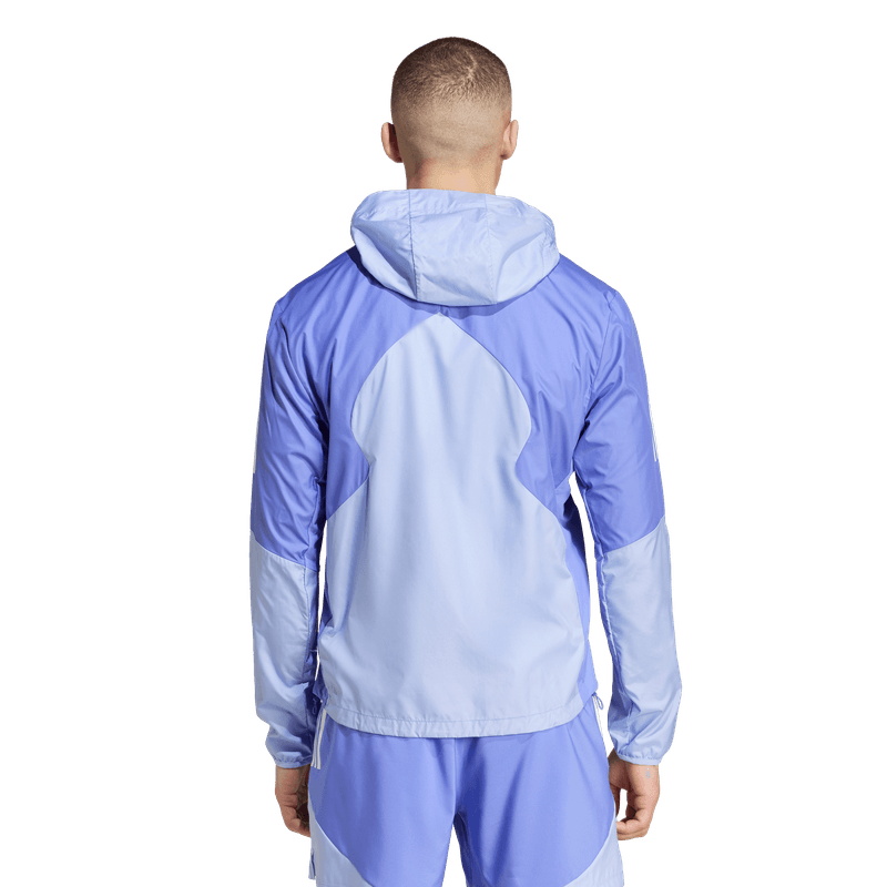 Chaqueta-adidas-para-hombre-Otr-B-Cb-Jkt-para-correr-color-azul.-Reverso-Sobre-Modelo