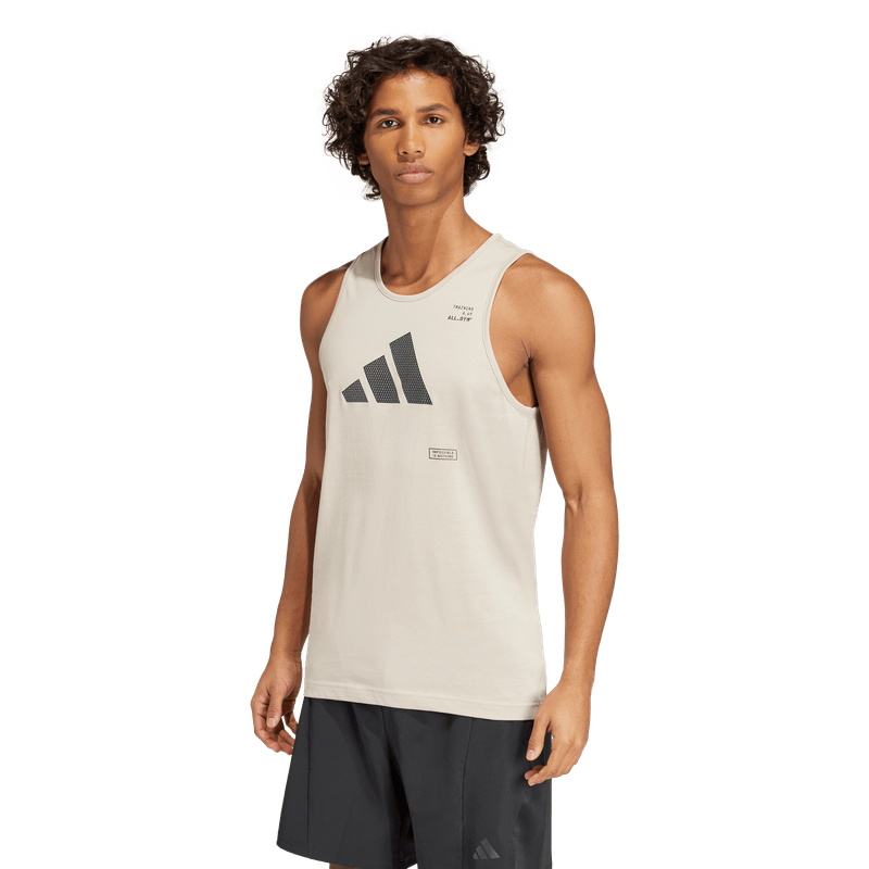 Camiseta-Manga-Sisa-adidas-para-hombre-M-Tr-Cat-G-Tk-para-entrenamiento-color-beige.-Frente-Sobre-Modelo