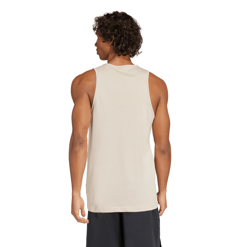 Camiseta-Manga-Sisa-adidas-para-hombre-M-Tr-Cat-G-Tk-para-entrenamiento-color-beige.-Reverso-Sobre-Modelo
