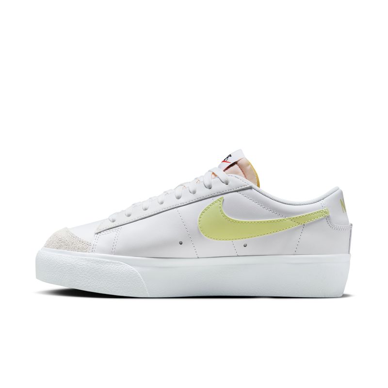 Tenis-nike-para-mujer-W-Blazer-Low-Platform-para-moda-color-blanco.-Lateral-Interna-Derecha