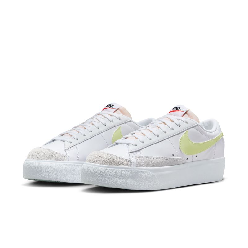 Tenis-nike-para-mujer-W-Blazer-Low-Platform-para-moda-color-blanco.-Par-Alineados
