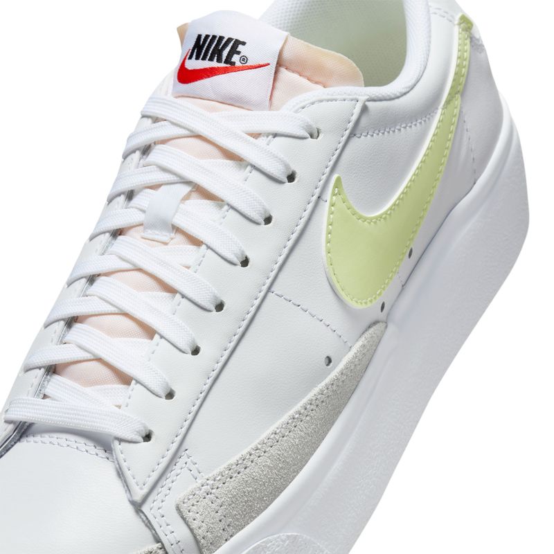 Tenis-nike-para-mujer-W-Blazer-Low-Platform-para-moda-color-blanco.-Detalle-1