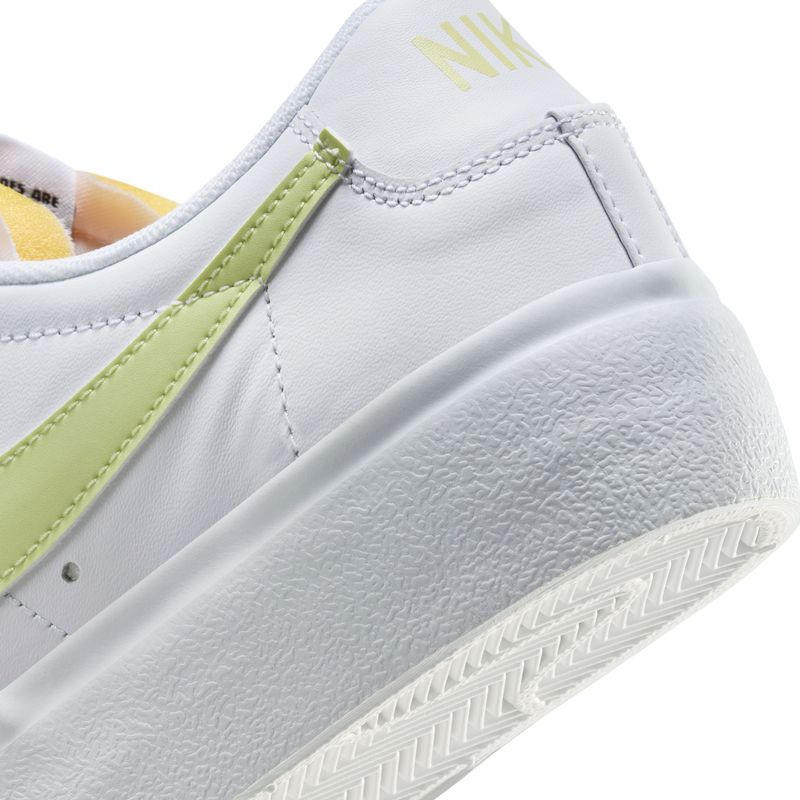 Tenis-nike-para-mujer-W-Blazer-Low-Platform-para-moda-color-blanco.-Detalle-2
