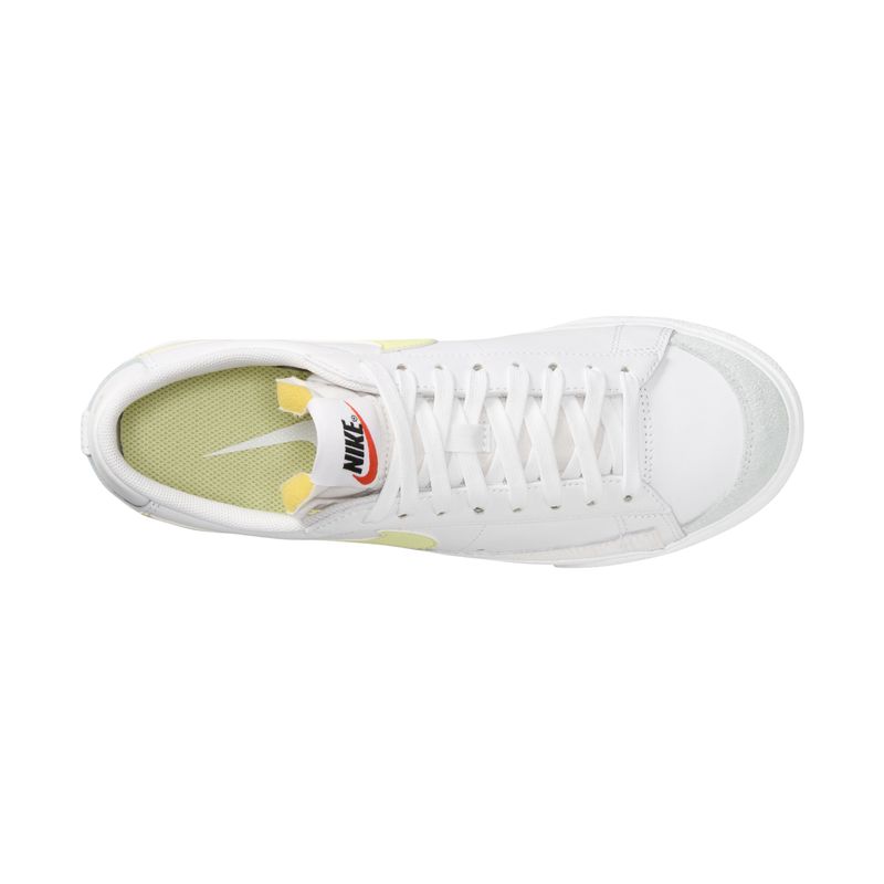 Tenis-nike-para-mujer-W-Blazer-Low-Platform-para-moda-color-blanco.-Vista-Capelladas
