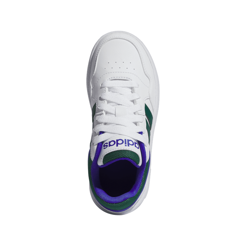 Tenis-adidas-para-niño-Hoops-3.0-K-para-moda-color-blanco.-Capellada
