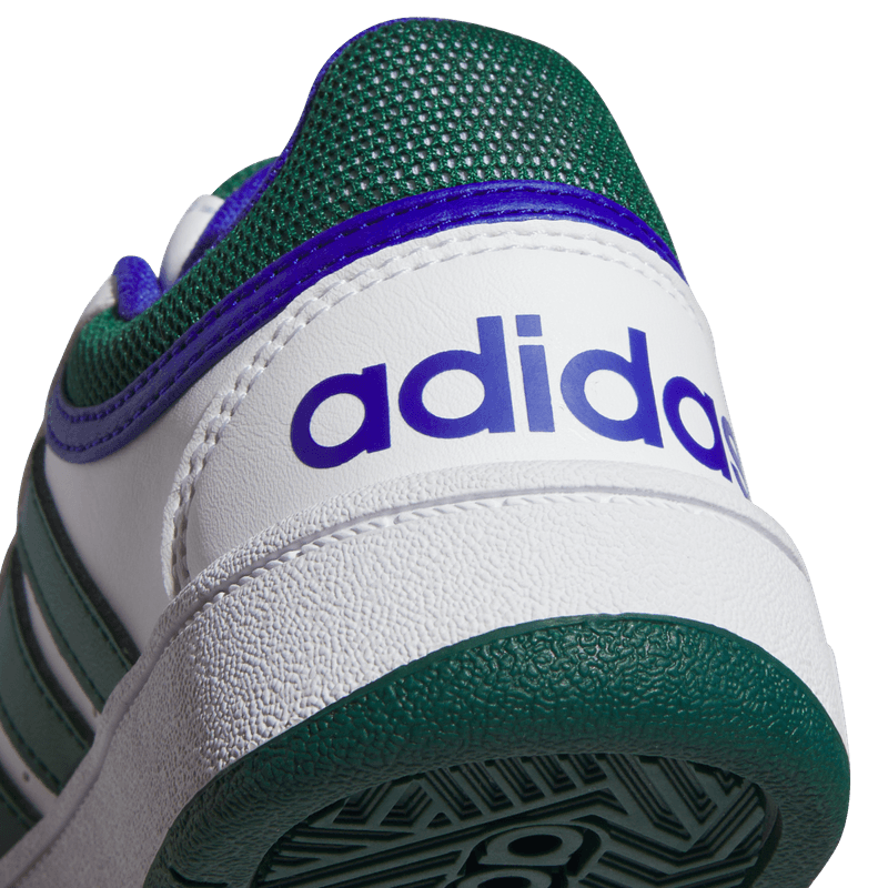 Tenis-adidas-para-niño-Hoops-3.0-K-para-moda-color-blanco.-Detalle-1