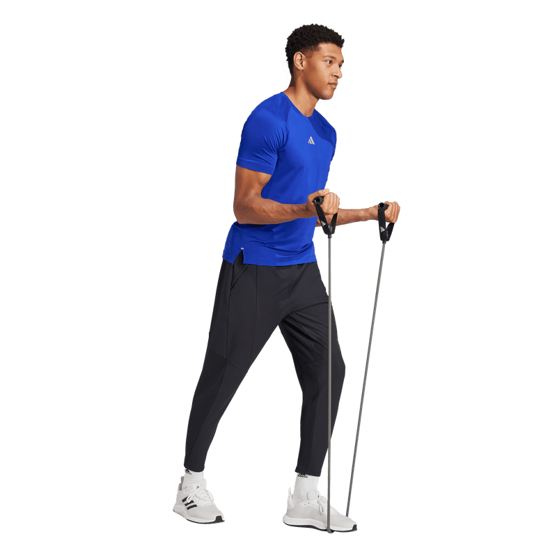 Camiseta-Manga-Corta-adidas-para-hombre-Gym--Tee-para-entrenamiento-color-azul.-Modelo-En-Movimiento