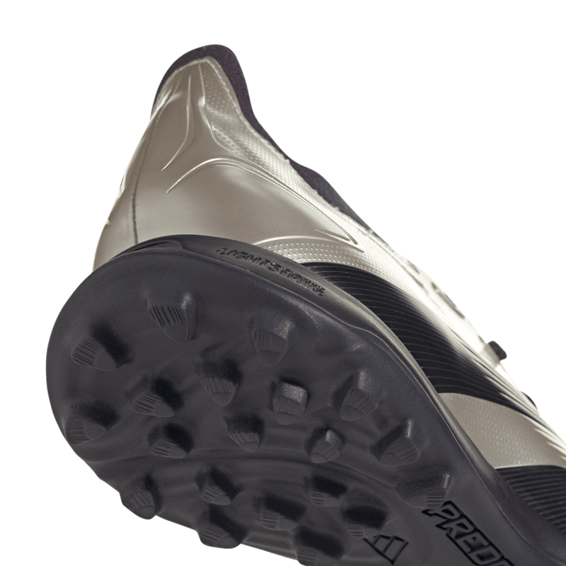 Guayos-adidas-para-hombre-Predator-League-Tf-para-futbol-color-gris.-Detalle-1