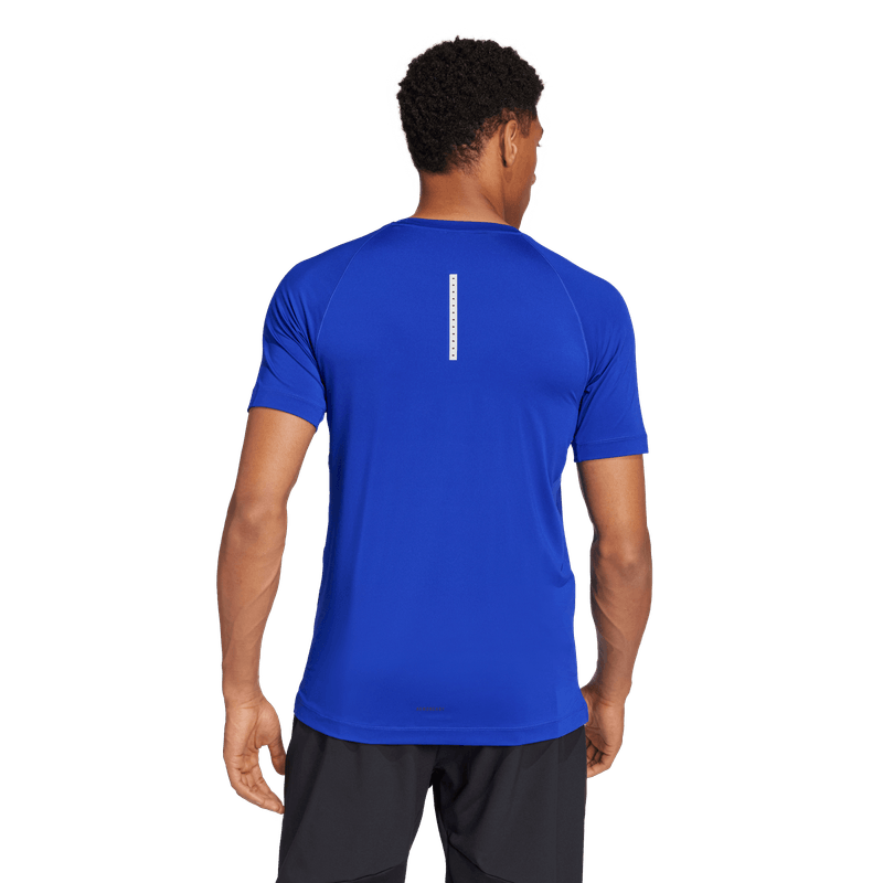 Camiseta-Manga-Corta-adidas-para-hombre-Gym--Tee-para-entrenamiento-color-azul.-Reverso-Sobre-Modelo