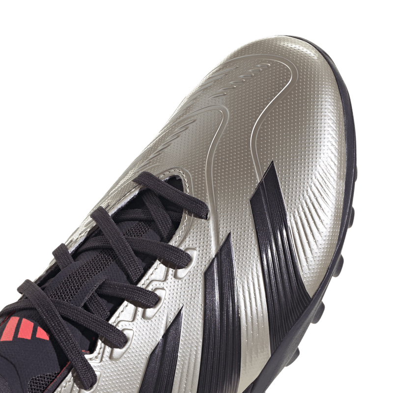 Guayos-adidas-para-hombre-Predator-League-Tf-para-futbol-color-gris.-Detalle-2