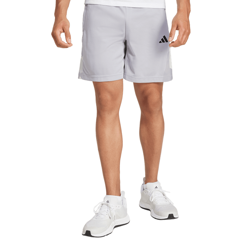 Pantaloneta-adidas-para-hombre-Camo-Short-para-entrenamiento-color-gris.-Zoom-Frontal-Sobre-Modelo