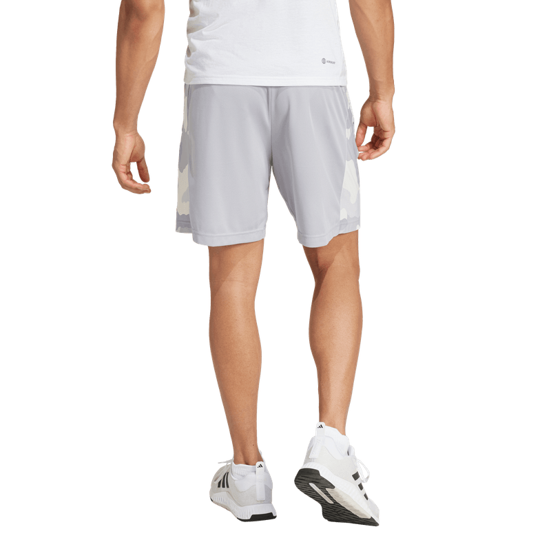Pantaloneta-adidas-para-hombre-Camo-Short-para-entrenamiento-color-gris.-Reverso-Sobre-Modelo